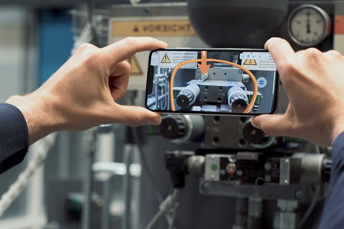 Mercedes F1 is utilising augmented reality tools for effective communication 